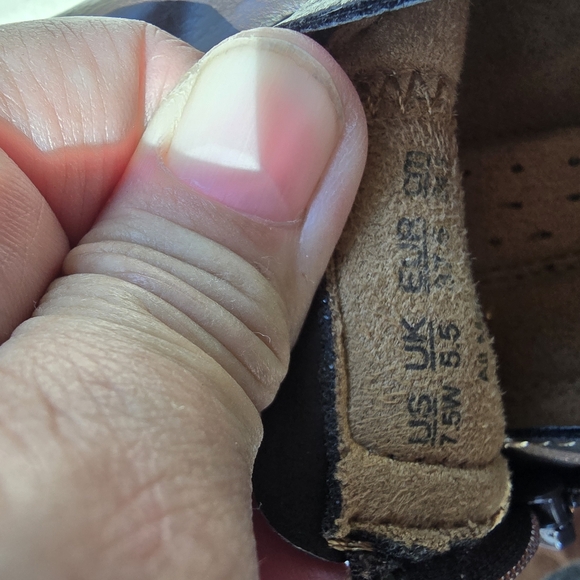 New in box size 7.5 wide Natural Soul booties - Picture 3 of 4